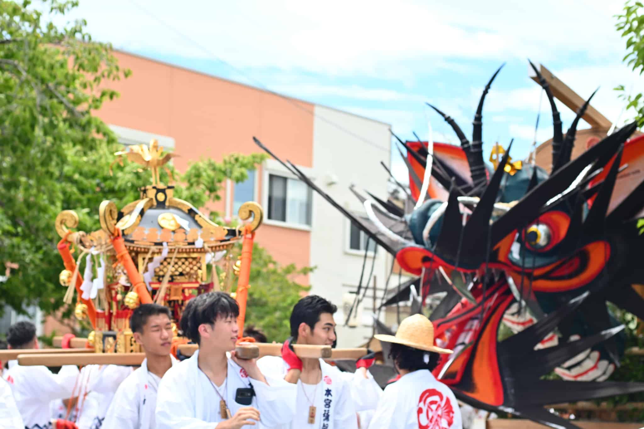 大蛇山とお神輿のツーショット