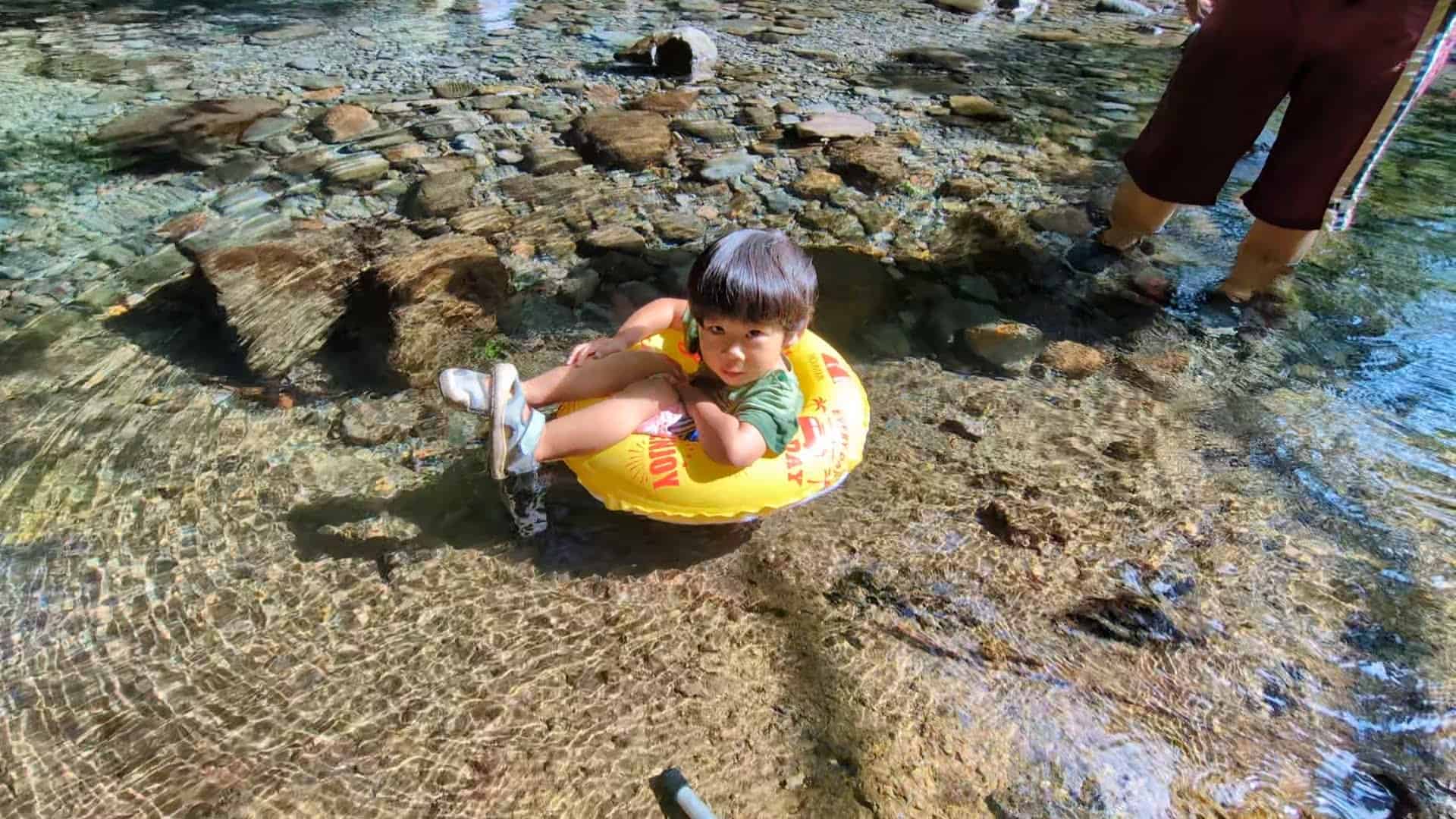 うきわでぷかぷか