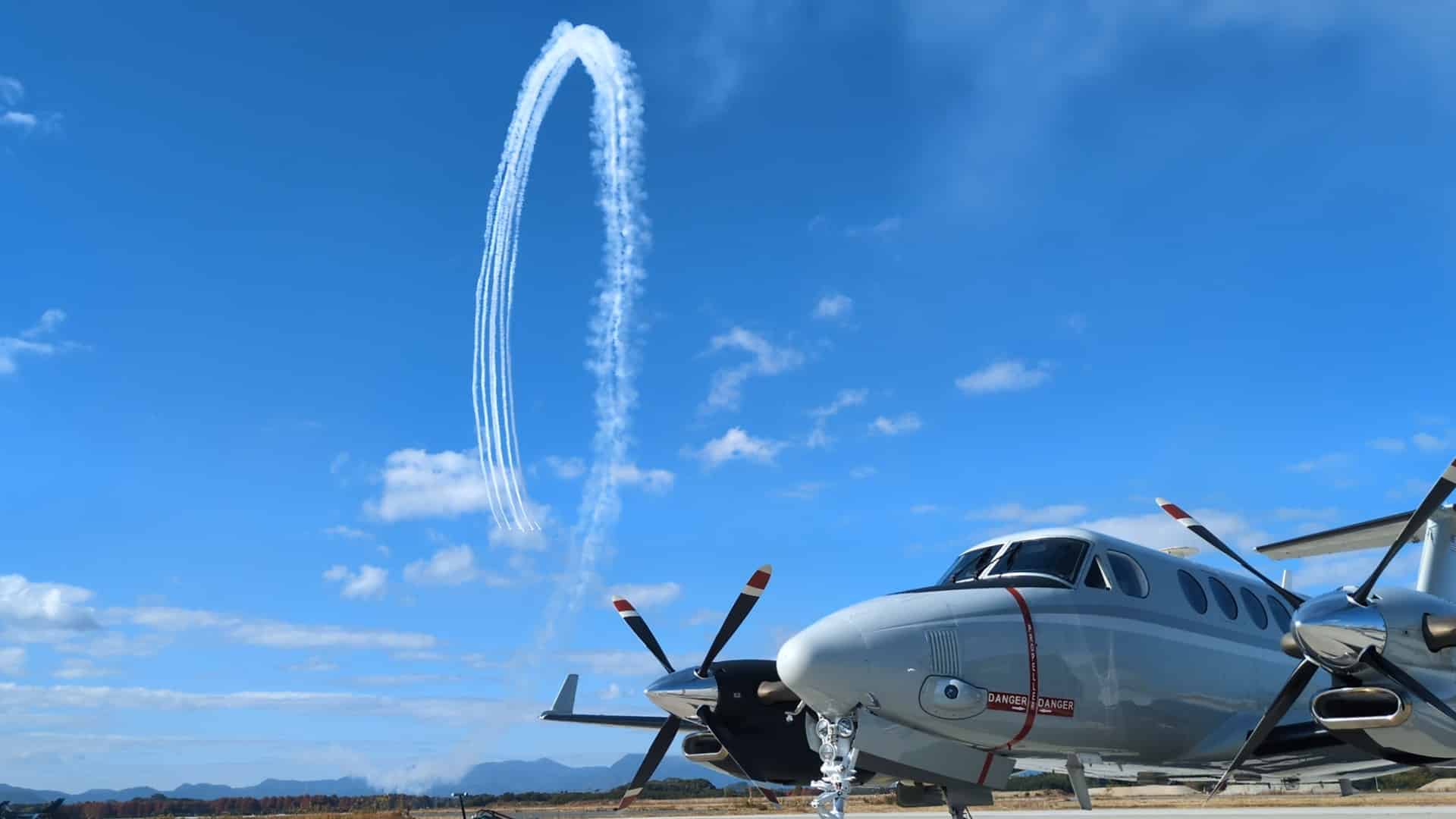ブルーインパルスと戦闘機