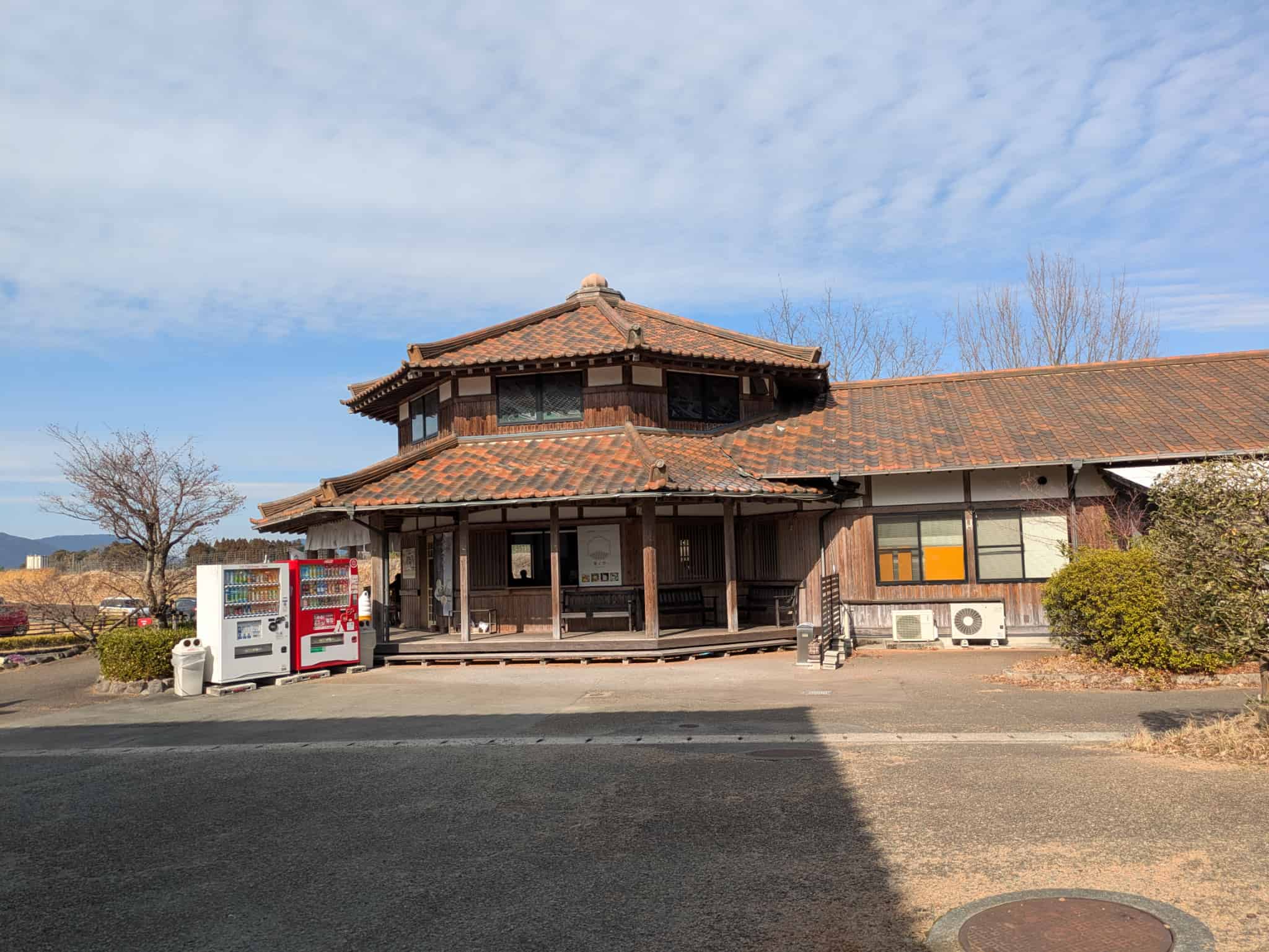 栗と空 外観