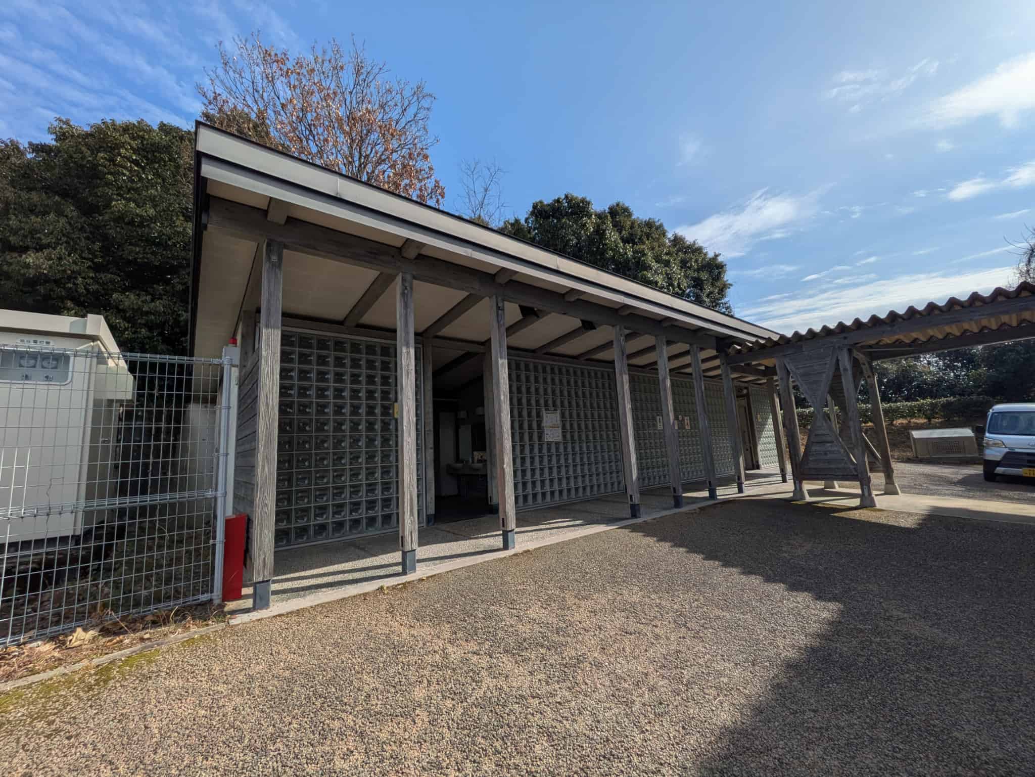 温故創生館の裏側にあるトイレ
