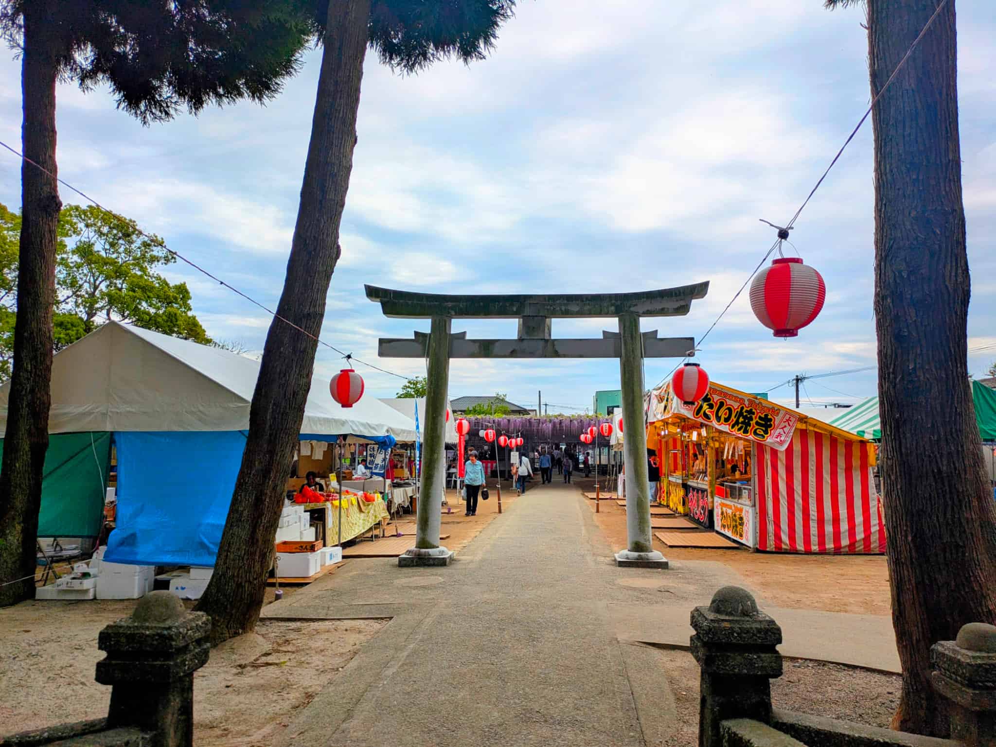 神社側から会場へ