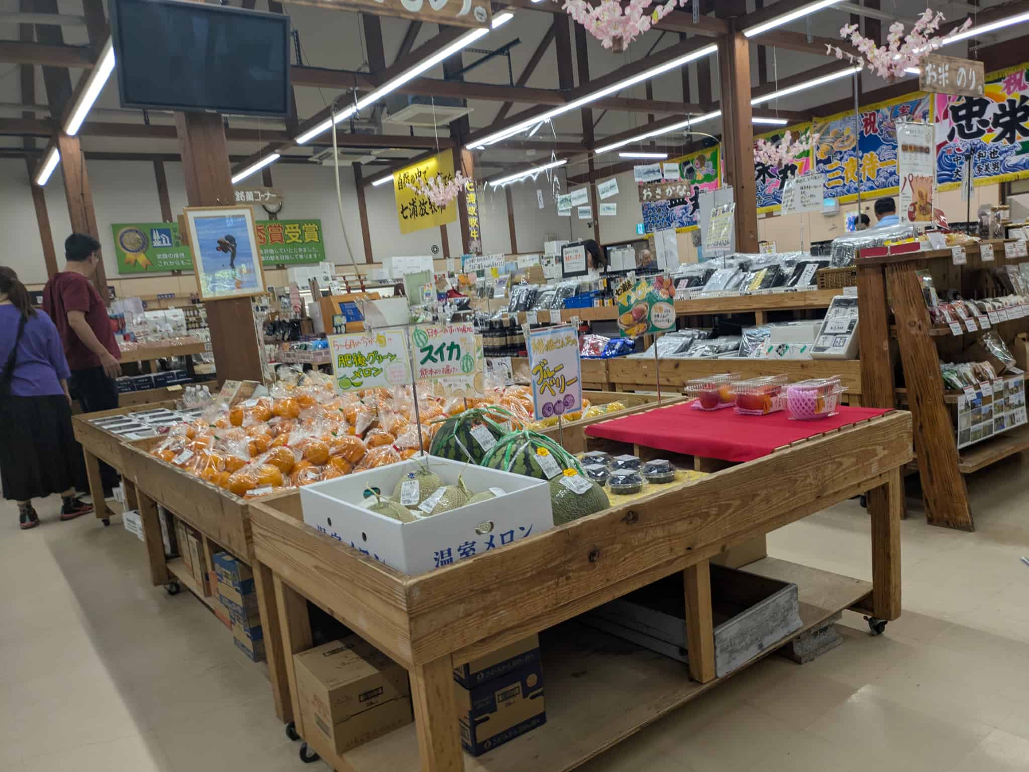 物産館 千菜市の室内
