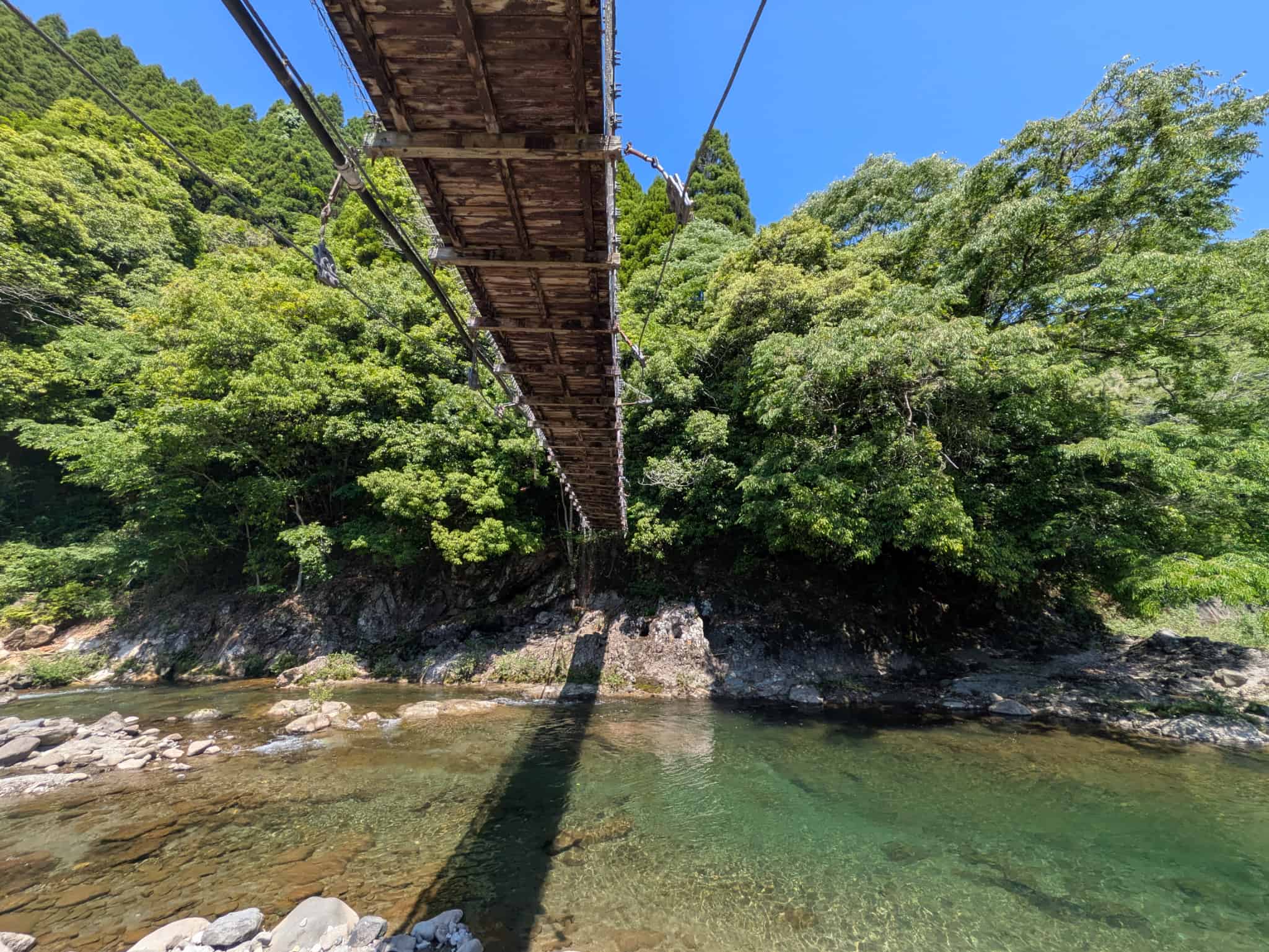 下流の吊り橋