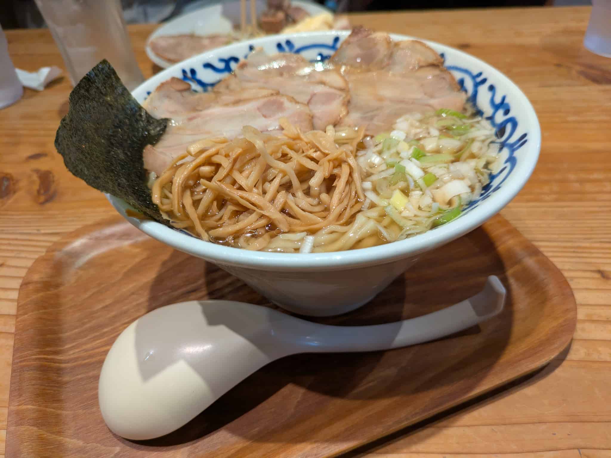 博多醤油ラーメン 月や チャーシュー麺 大盛 写真