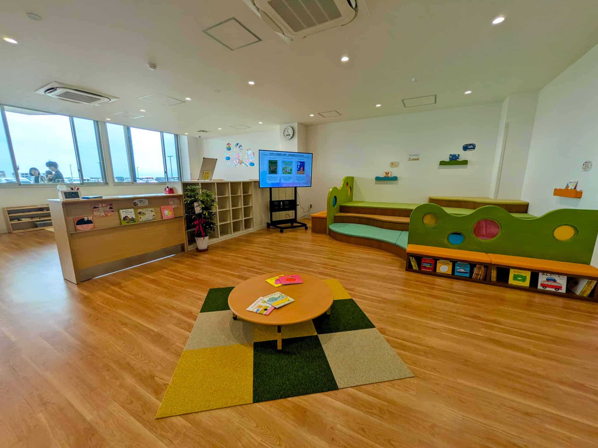 ミニ図書館・託児所1