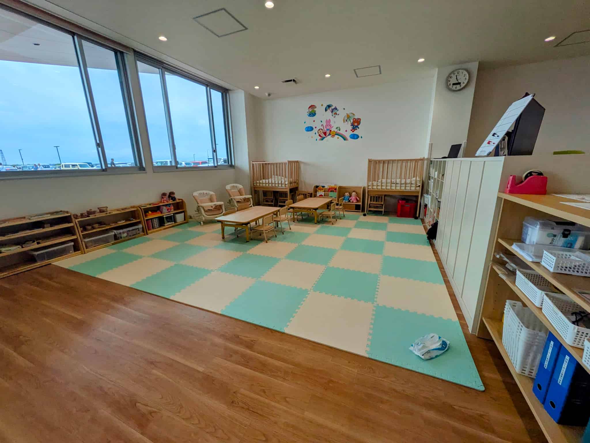 ミニ図書館・託児所2