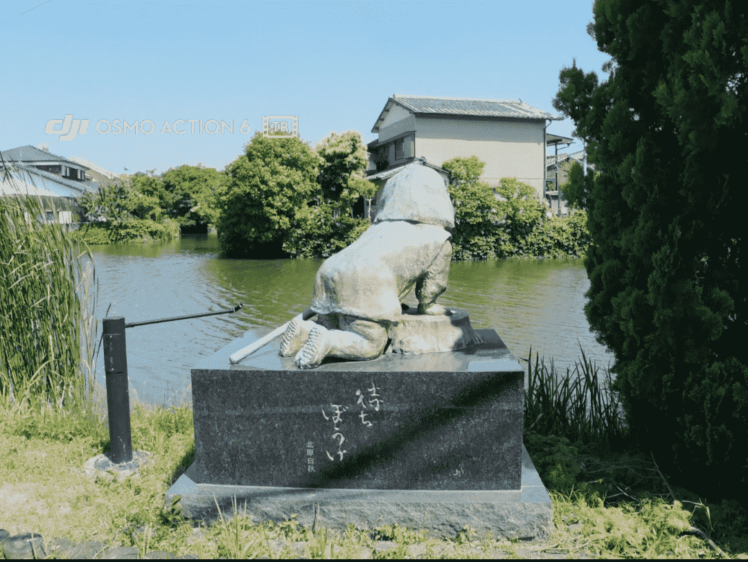 くもで網とまちぼうけの銅像