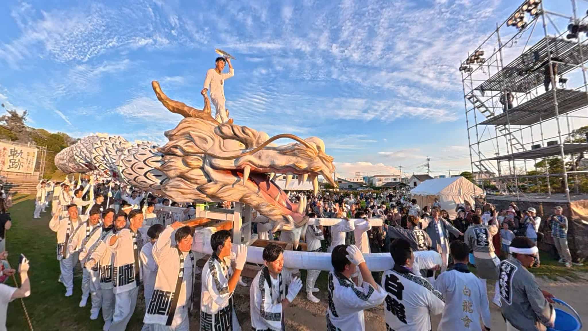 魔法の通り道を通過する白龍