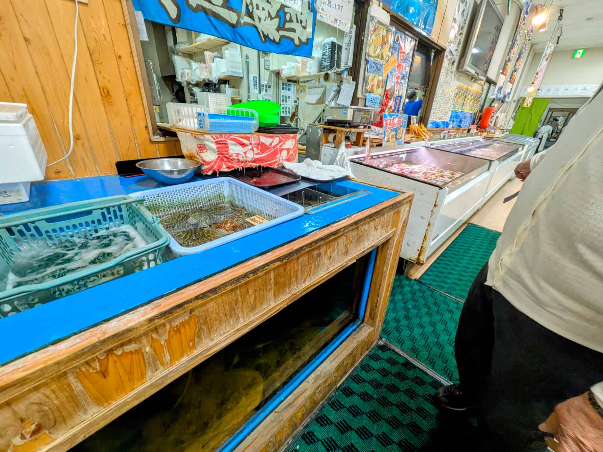 お魚屋さんのいけす