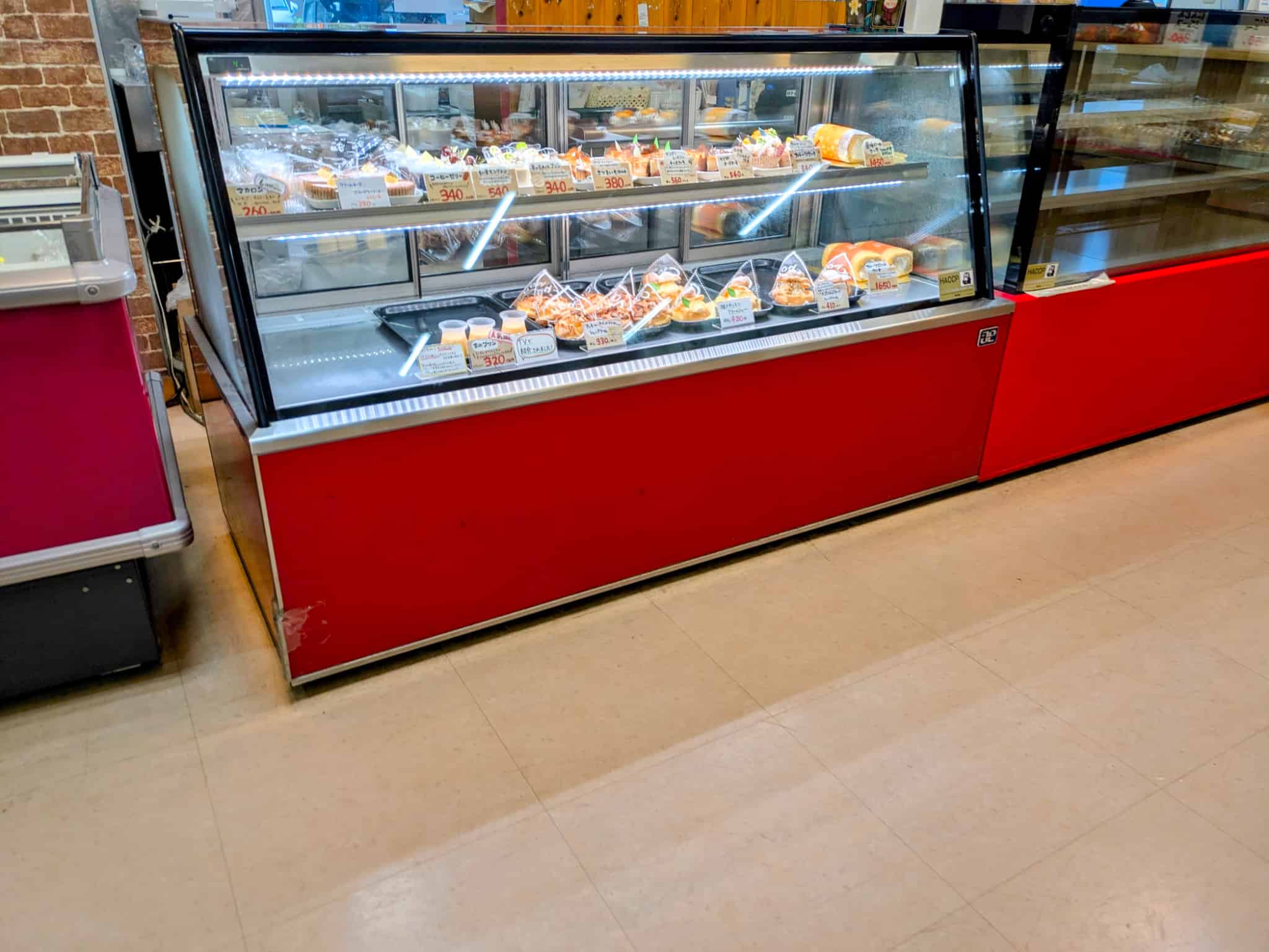 ケーキ屋さんのガラスケース