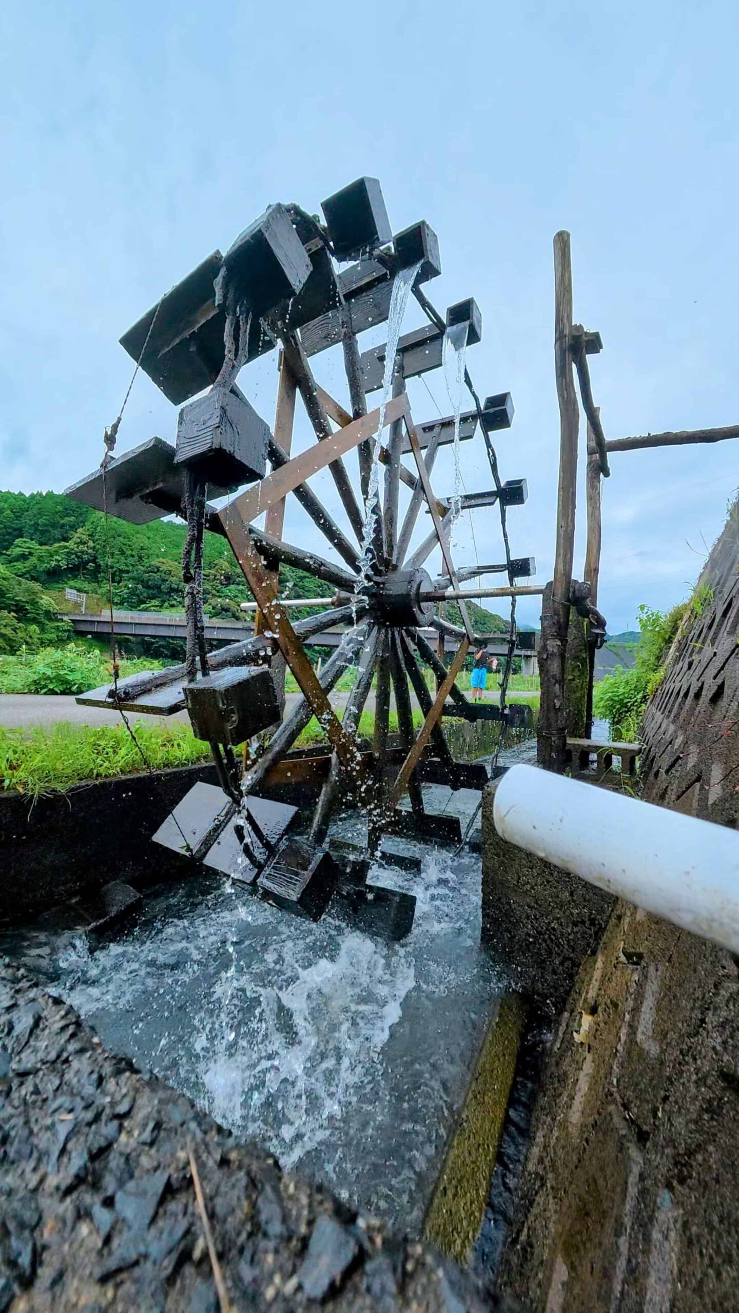 水車 佐賀・唐津】江戸時代から続く「町切水車」で涼を満喫！川遊びや